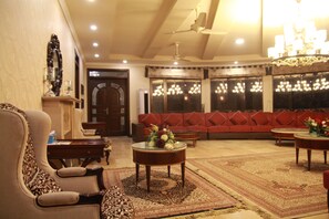 Lobby - Bahria Lodge (Islamabad)