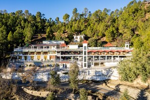 Vista frontal de la propiedad