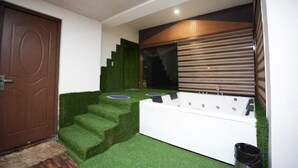 Premium Suite With Jacuzzi | Bathroom - Hotel Robinsson Palace (Kosiyakutoli)