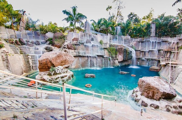 Pool waterfall
