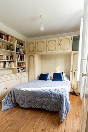 3 bedrooms, iron/ironing board, travel crib, free WiFi