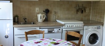 Equipped house + aveyron village center 120m2 garden terrace wifi 3 bedrooms