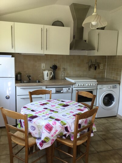 Equipped house + aveyron village center 120m2 garden terrace wifi 3 bedrooms