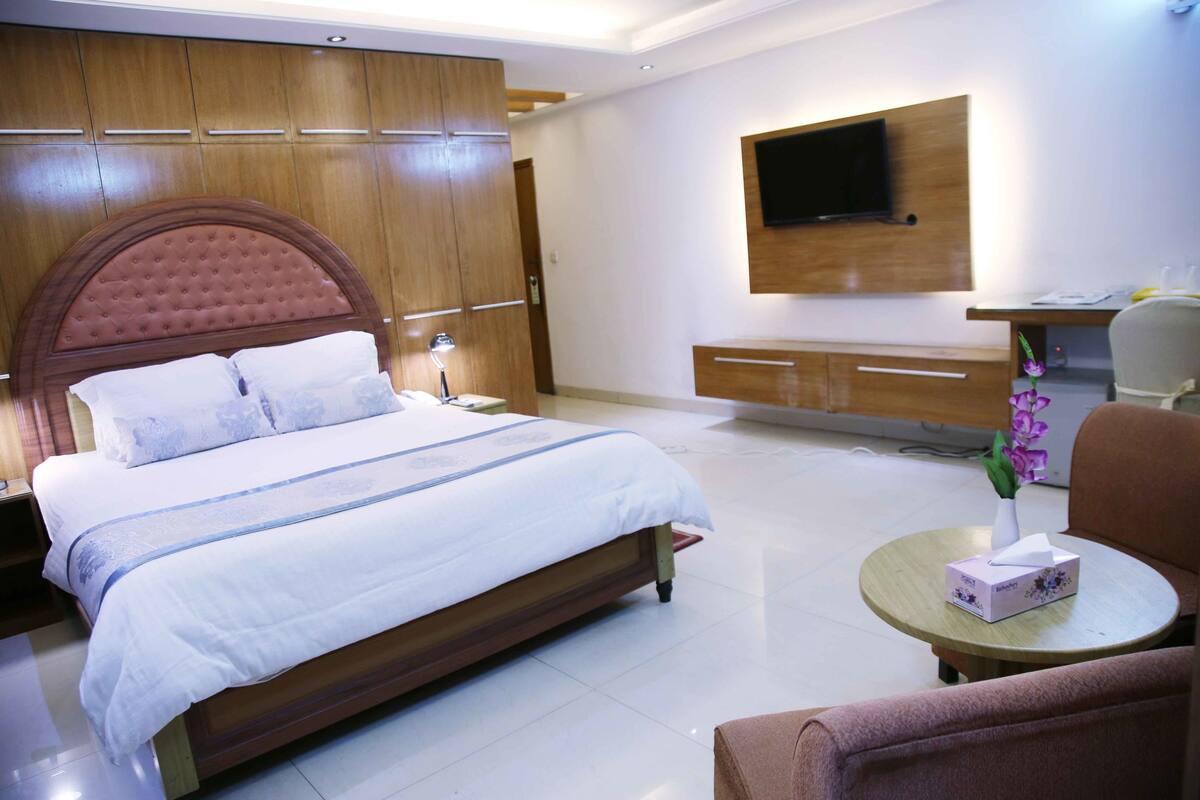 Room, 1 Double Bed, Non Smoking | Living room