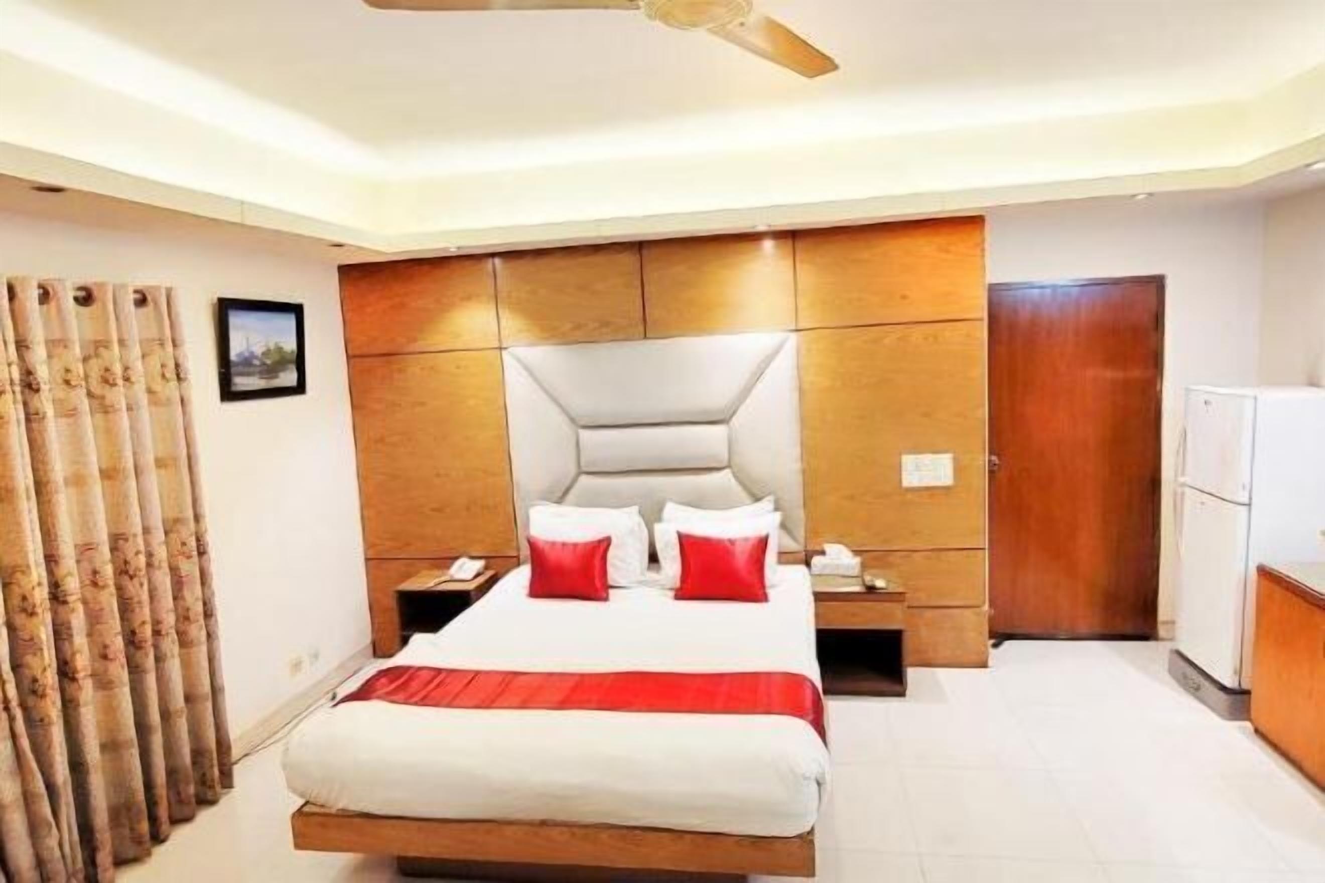 10 bedrooms, individually decorated, rollaway beds, free WiFi