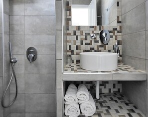 Bathroom sink - Avraki (Santorini)