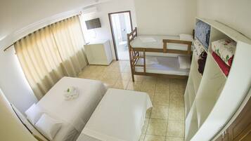 Ferros/tábuas de passar roupa, Wi-Fi de cortesia, roupa de cama