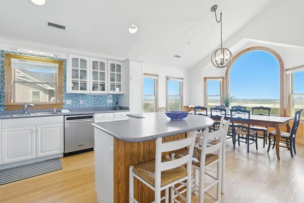 冰箱、微波炉、烤箱、炉灶