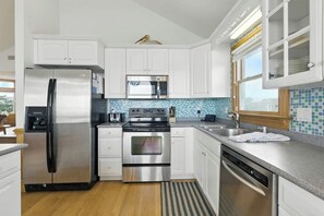 冰箱、微波炉、烤箱、炉灶