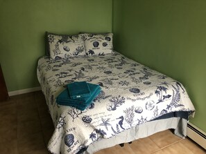 3 bedrooms, memory foam beds, WiFi, bed sheets