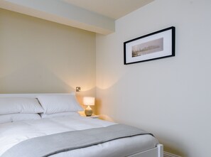 1 bedroom, iron/ironing board, WiFi, bed sheets - The Smithy - 1 bedroom self-catered cottage apartment (BARNETBY)