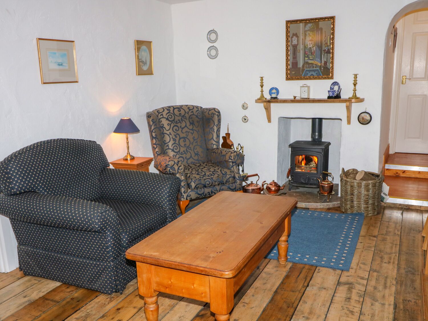 WOODLEIGH COTTAGE, with open fire in Ballycastle
