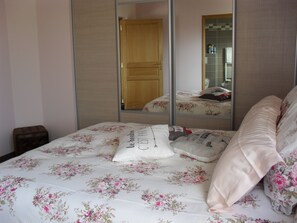 3 bedrooms, soundproofing, iron/ironing board, free WiFi