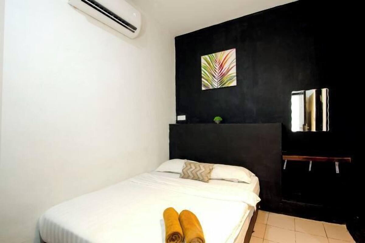 WiFi (free), bed sheets