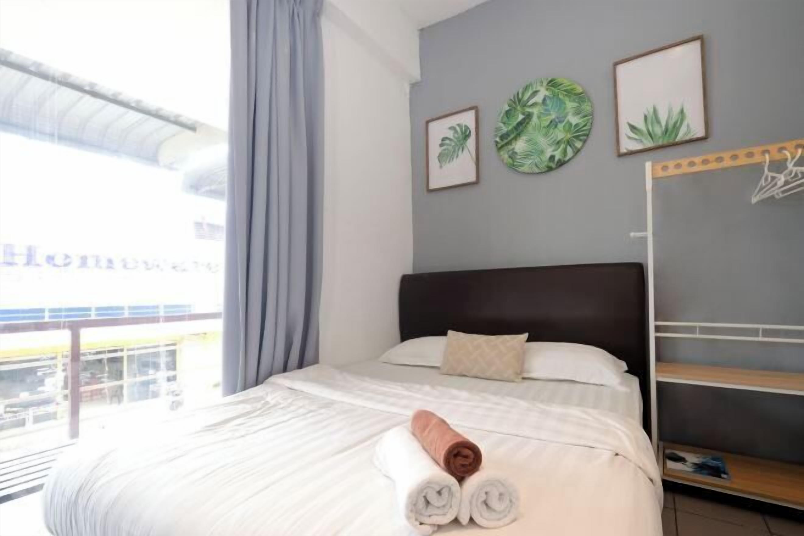 Free WiFi, bed sheets