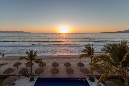 Gorgeous Beachfront Condo In Small, Private Building