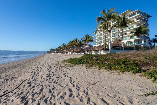 On the beach - Gorgeous Beachfront Condo In Small, Private Building (Nuevo Vallarta)