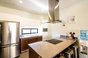 Microwave, coffee/tea maker, cookware/dishes/utensils - Brand New Condo close by 5th Avenue and the Beach 306 (playa del carmen)