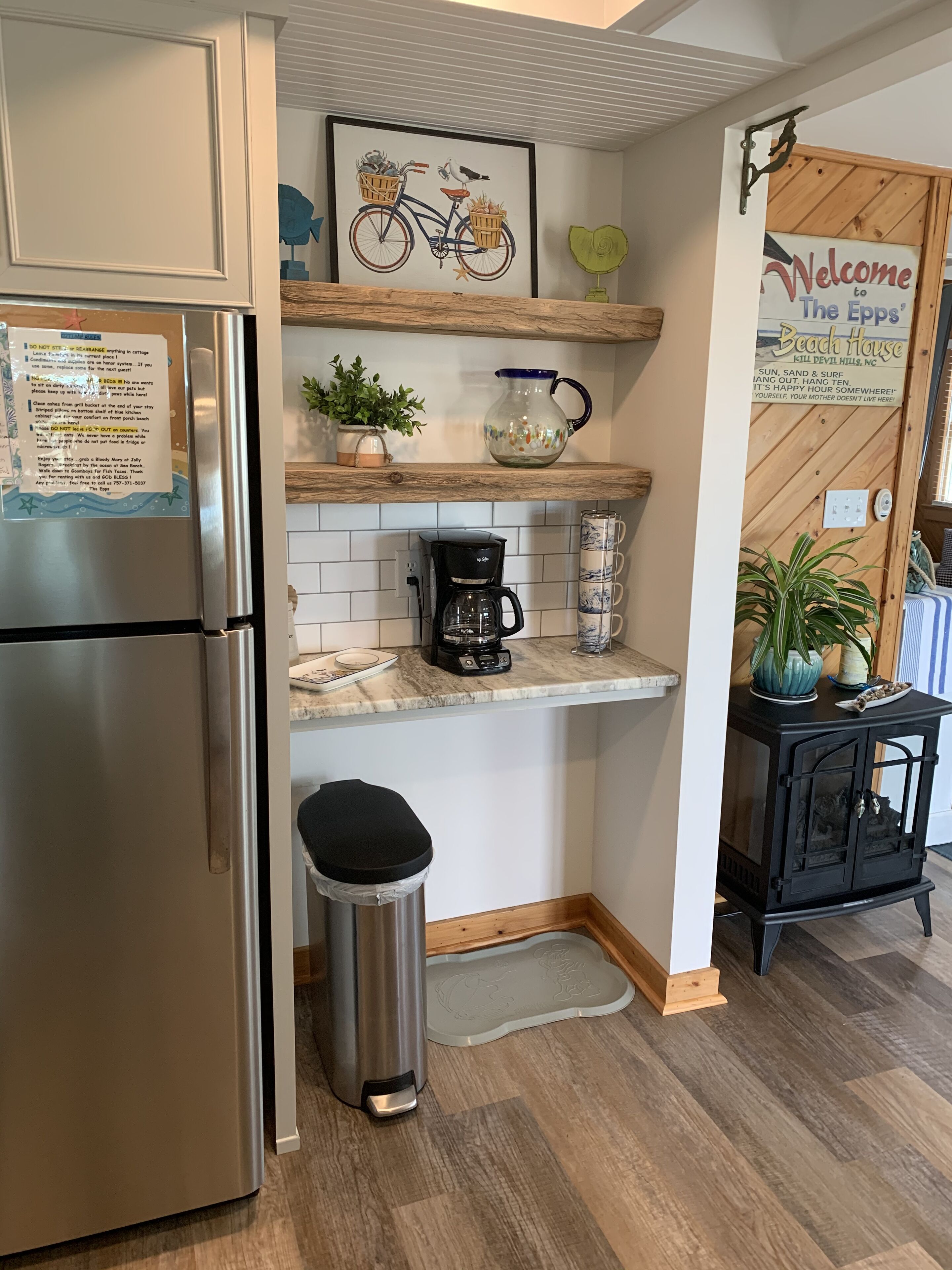 Bungalow at direct beach access with lifeguard!Fenced in yard and screened porch