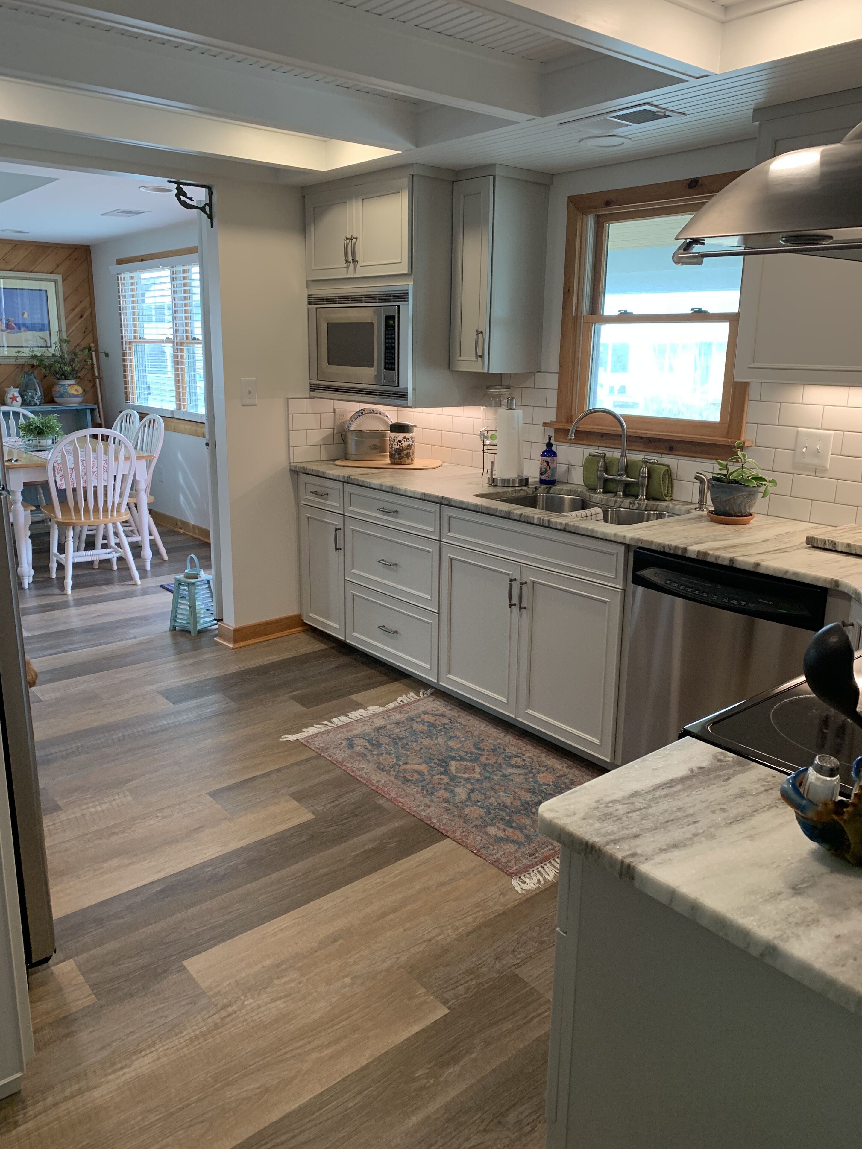 Bungalow at direct beach access with lifeguard!Fenced in yard and screened porch