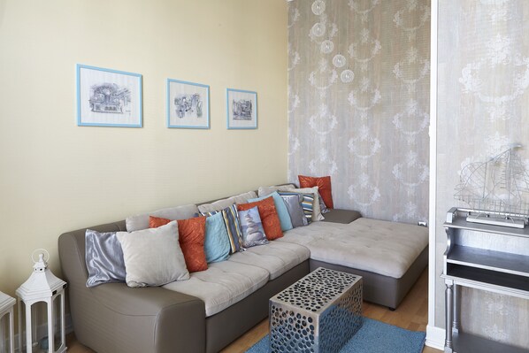 TV, Netflix, toys, streaming services