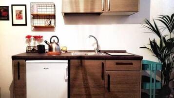 Fridge, microwave, stovetop, coffee/tea maker