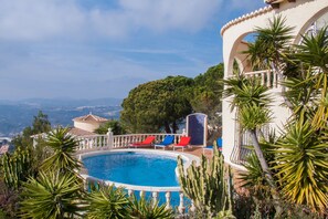 Piscine extérieure, piscine chauffée