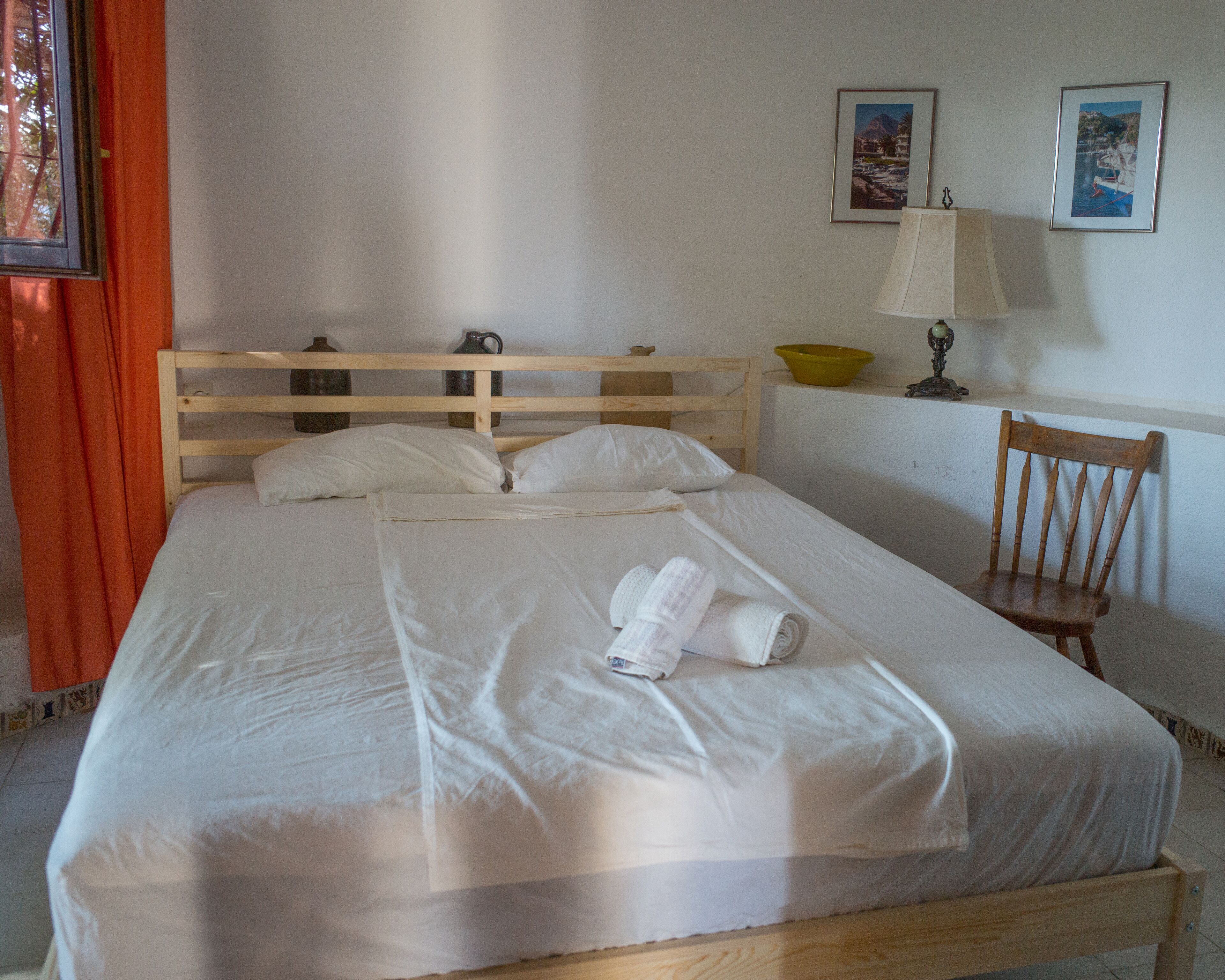 Das Doppelbett im Orangenen Schlafzimmer