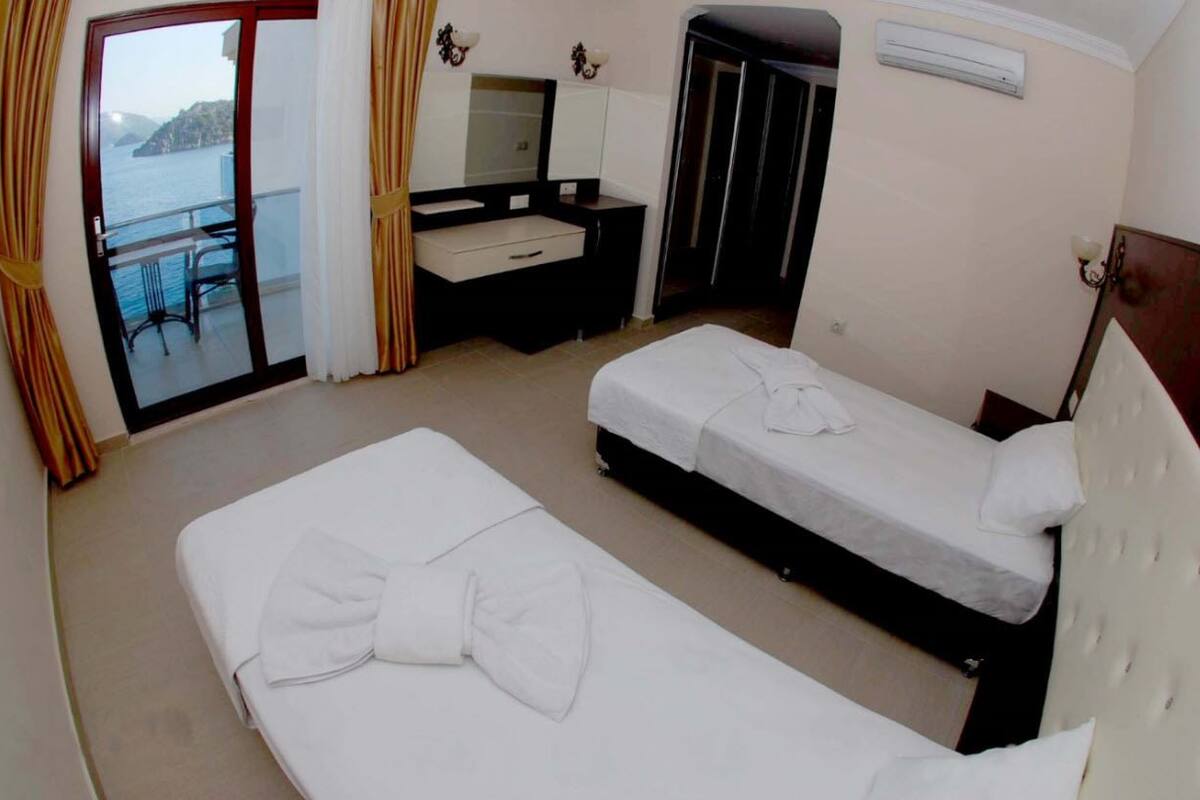 Comfort İki Ayrı Yataklı Oda, Deniz Manzaralı | Kaliteli yatak takımı, güneşlik/perde, portatif/ilave yatak