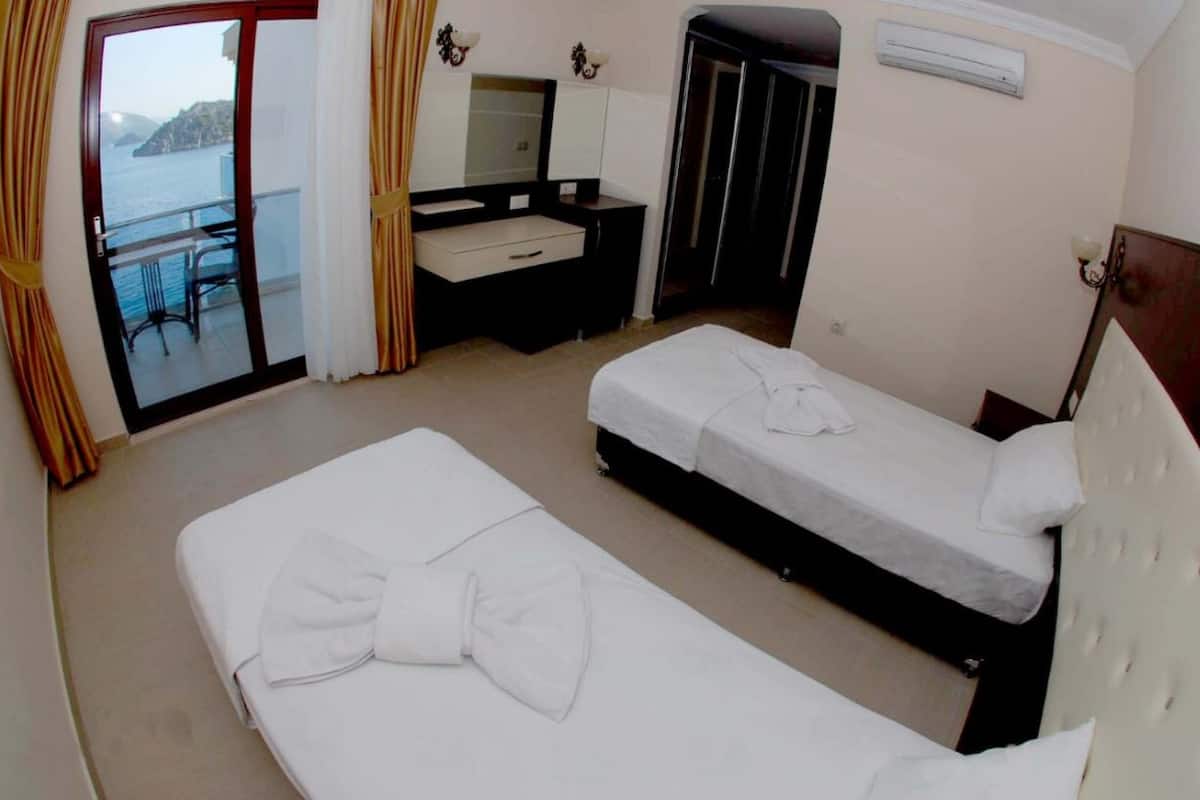 Comfort Twin kamer, uitzicht op zee | Luxe beddengoed, verduisterende gordijnen, extra bedden, gratis wifi