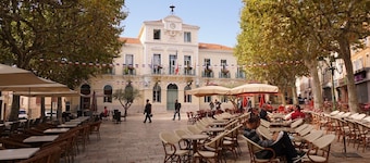 Provencal villa with a pool, for a family or group