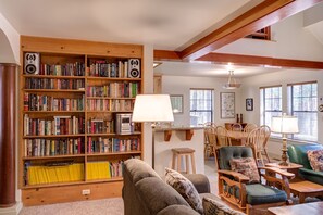 Interior - (1A) Wawona Retreat at The Redwoods In Yosemite (Yosemite National Park)