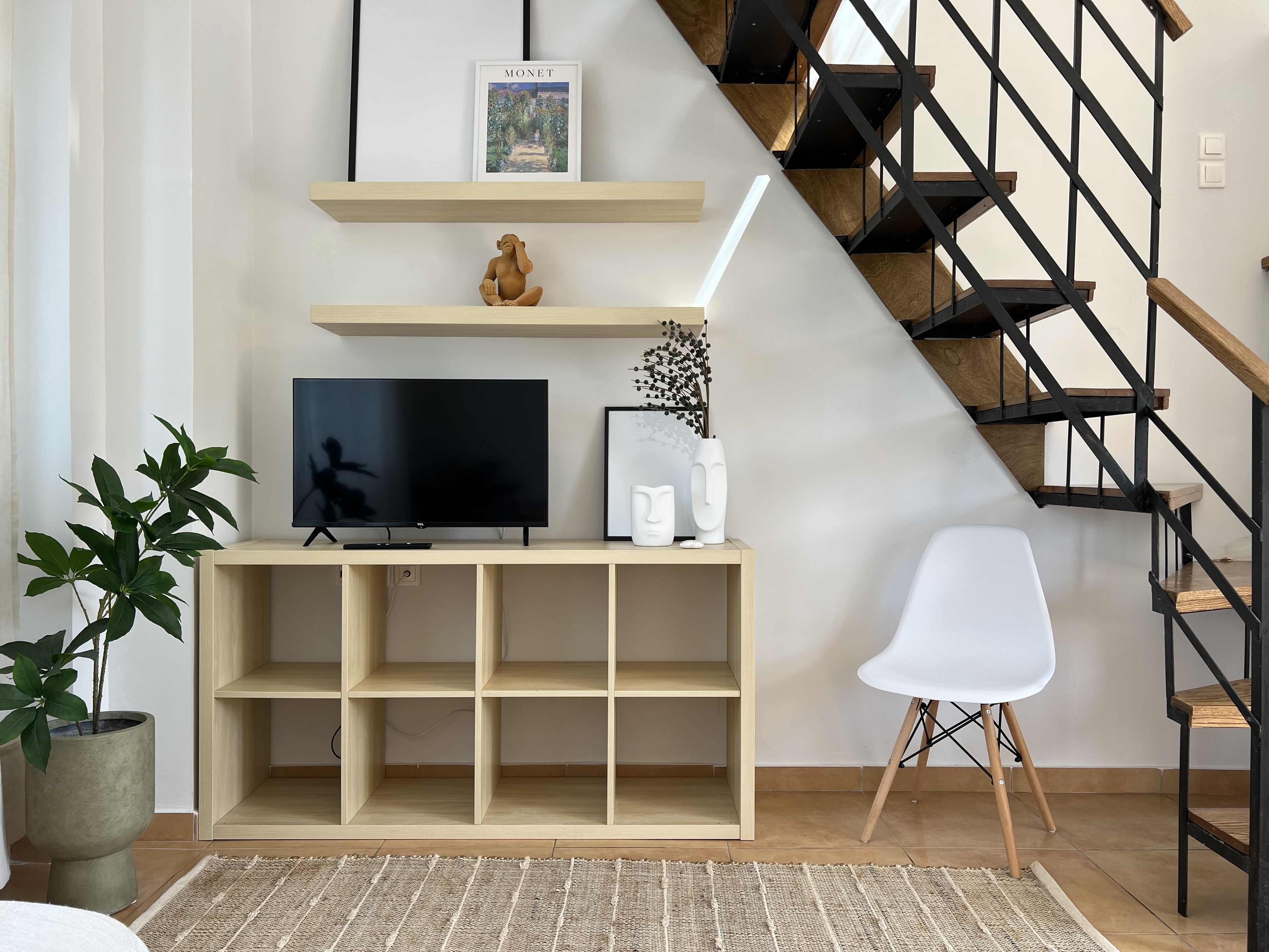 Duplex | Living area | 32-inch flat-screen TV with cable channels, TV