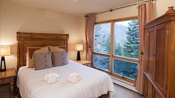 5 slaapkamers, een strijkplank/strijkijzer, gratis wifi, beddengoed