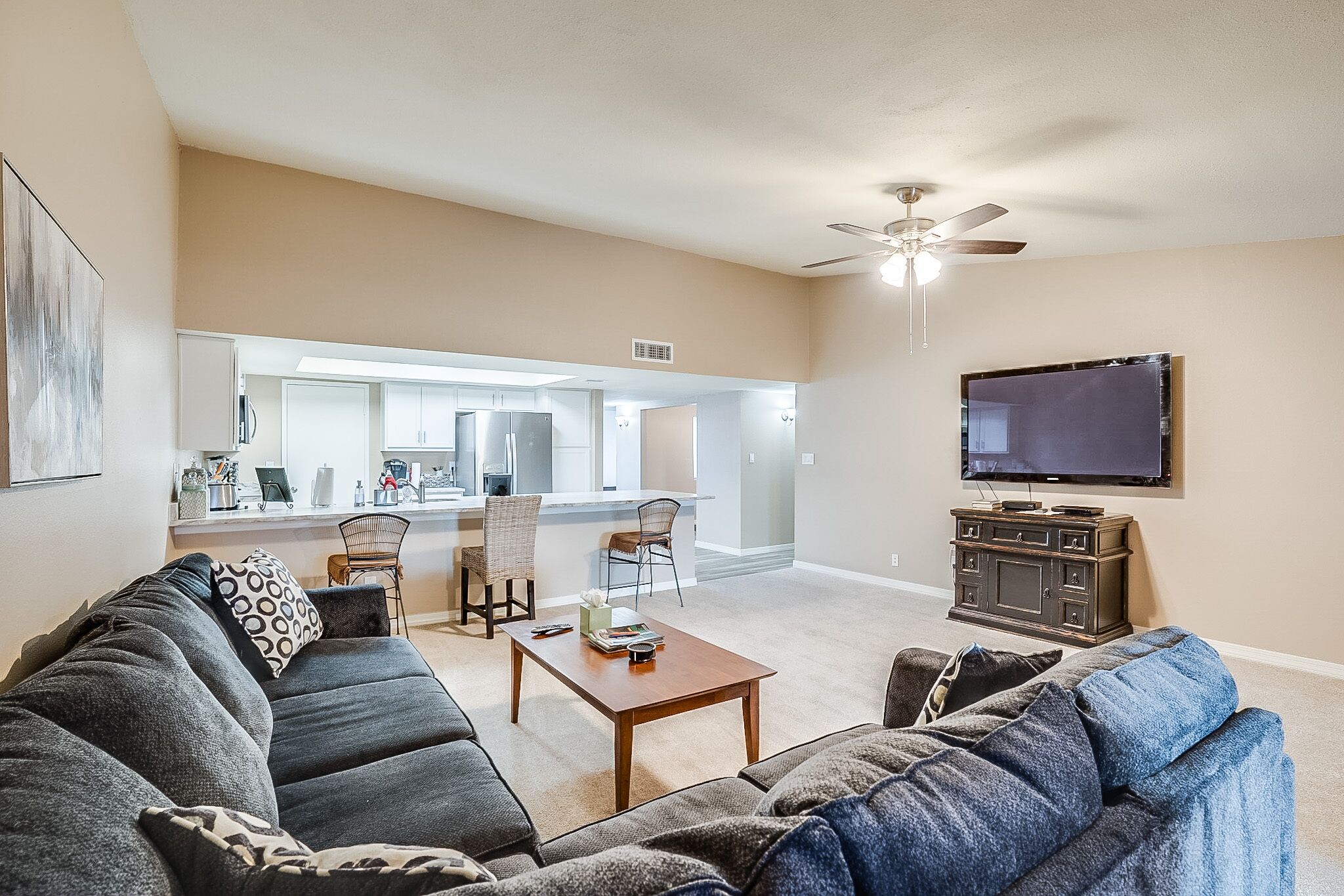 Over 55? Choose this 4bd Phoenix home w/parking
