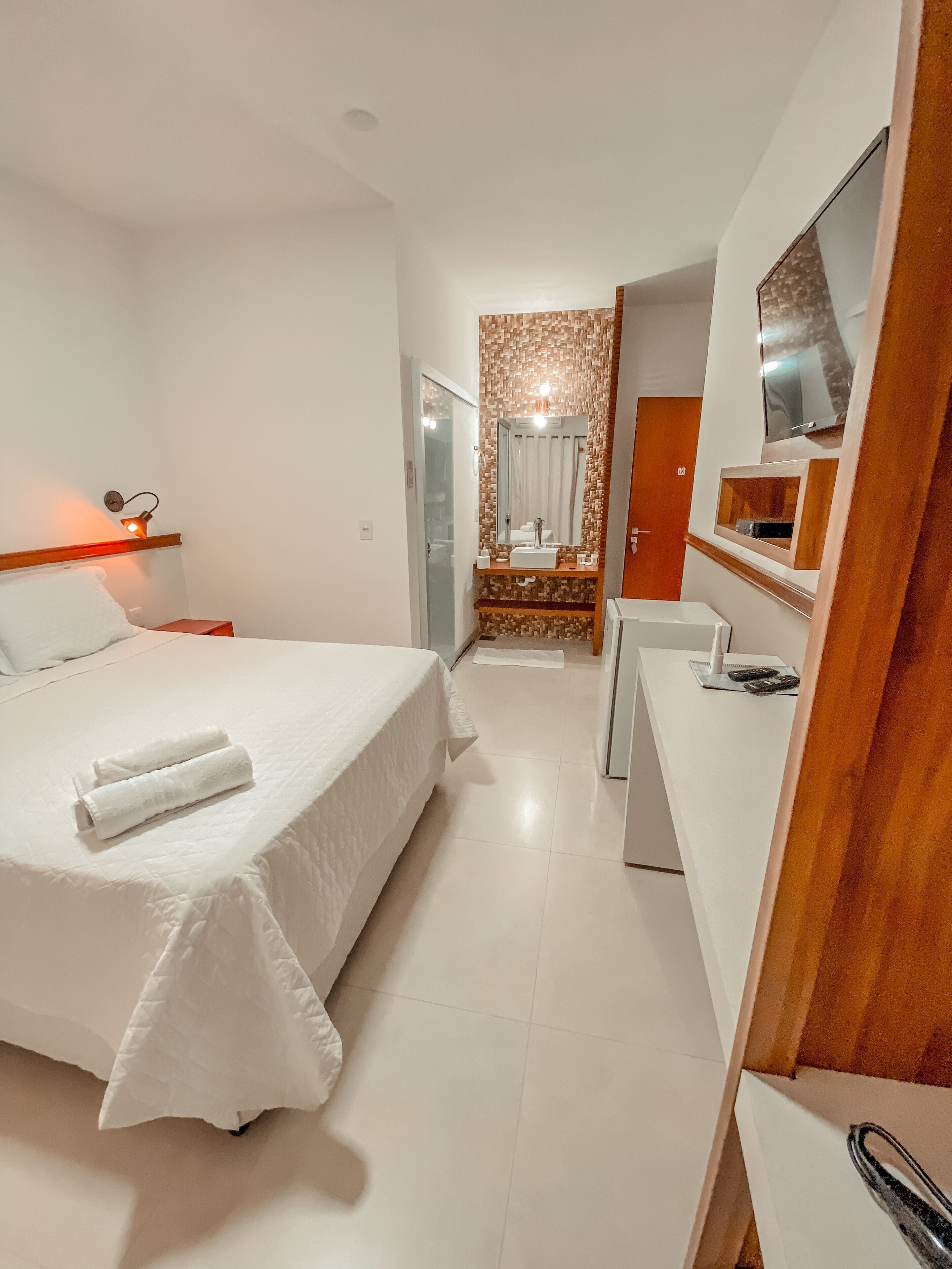 Minibar, free WiFi, bed sheets
