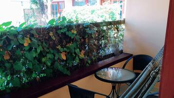 Eenvoudige driepersoonskamer, 3 eenpersoonsbedden, niet-roken | Een minibar, gratis wifi, beddengoed