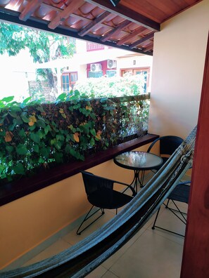 Habitación triple básica, 3 camas individuales, para no fumadores | Minibar, wifi gratis y ropa de cama