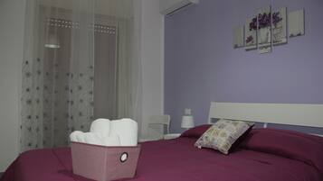 Camera doppia, vista città | Tende oscuranti, Wi-Fi gratuito, lenzuola