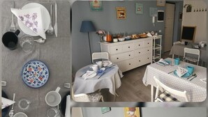 A dining area with tables set for breakfast, including plates, cups, and a variety of food items. - Dimora Fraula Guest House (Agrigento)
