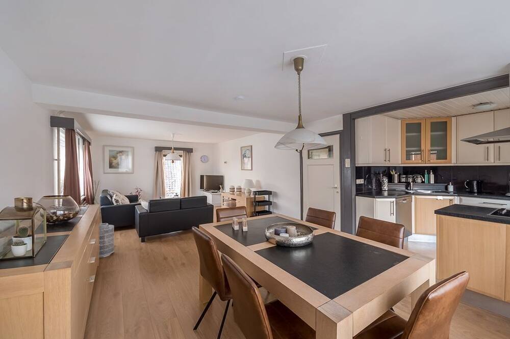 Modern, very spacious apartment for up to 6 adults