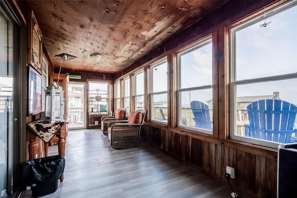 Een smart-tv, Netflix, een dvd-speler en boeken