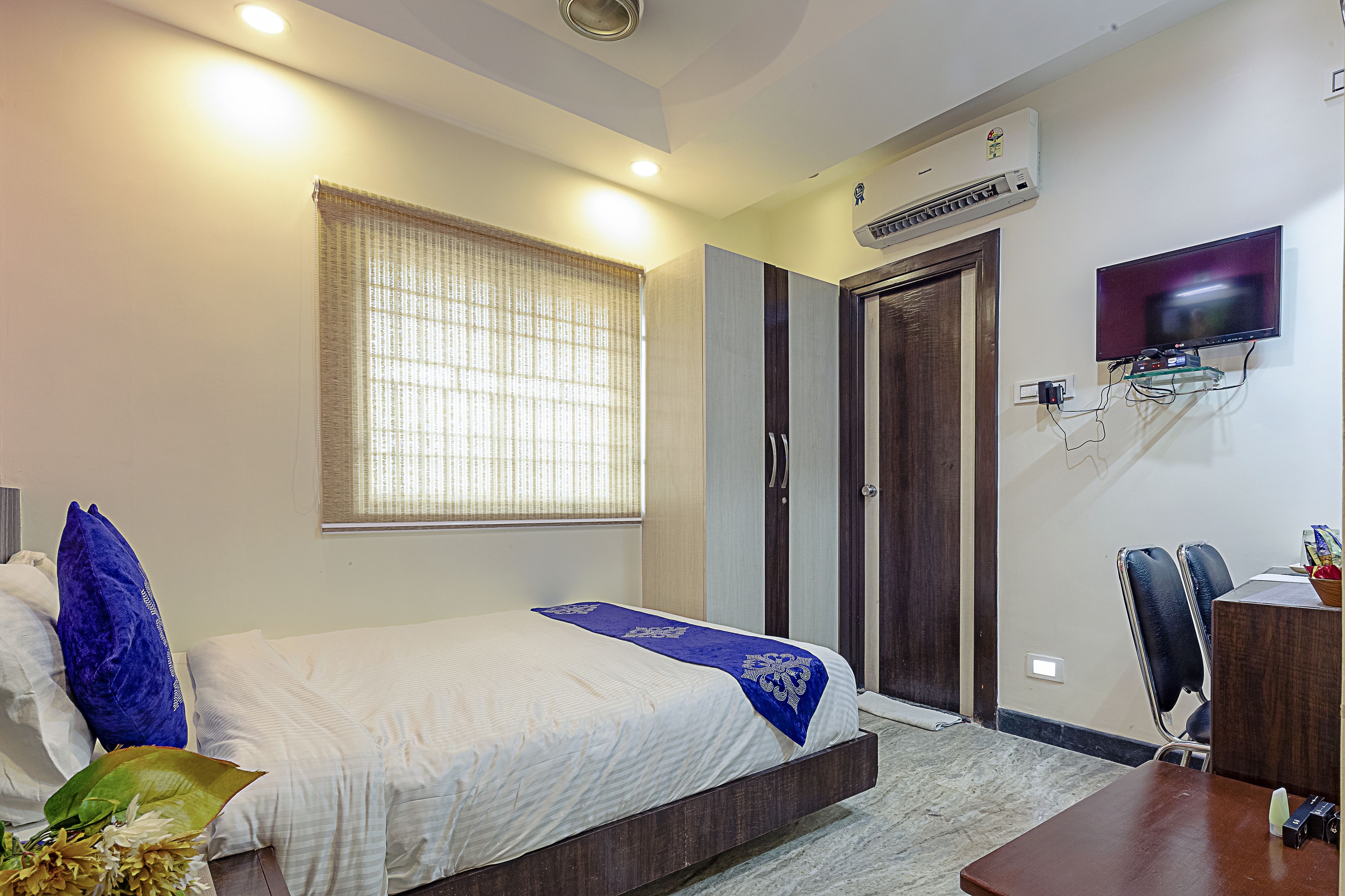 iron/ironing board, cots/infant beds, rollaway beds, free wifi