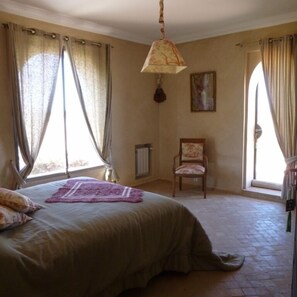 Comfort Double Room | Soundproofing, iron/ironing board, free rollaway beds, bed sheets - Villa Isa (Marrakech)