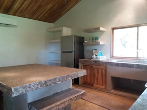 Fridge, oven, stovetop, coffee/tea maker