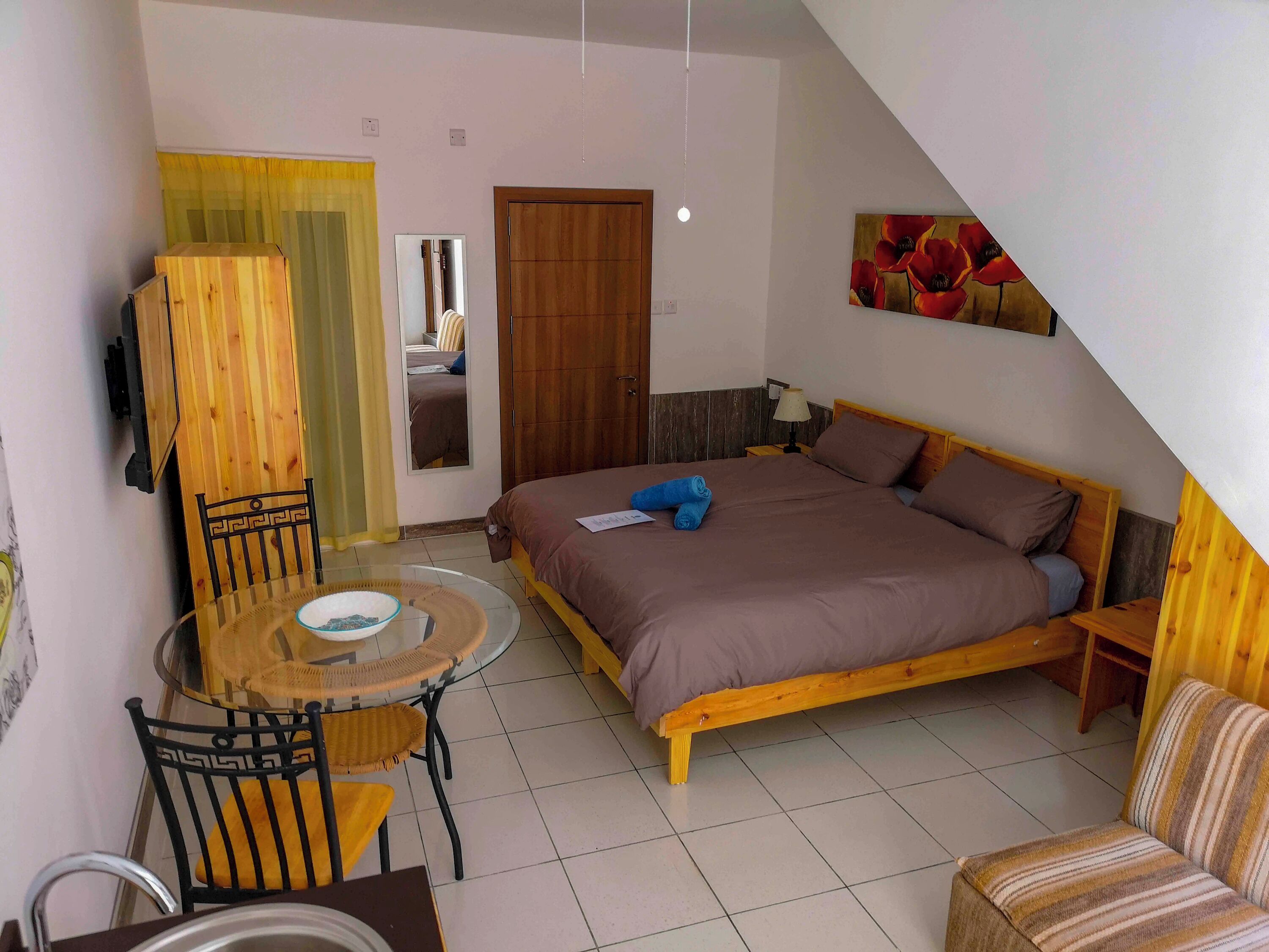 Comfort Studio | Individually decorated, individually furnished, iron/ironing board