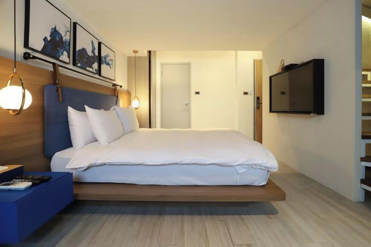 Down duvets, desk, soundproofing, free WiFi
