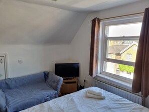 Comfort Studio, Non Smoking, Kitchen | Blackout drapes, iron/ironing board, free WiFi, bed sheets
