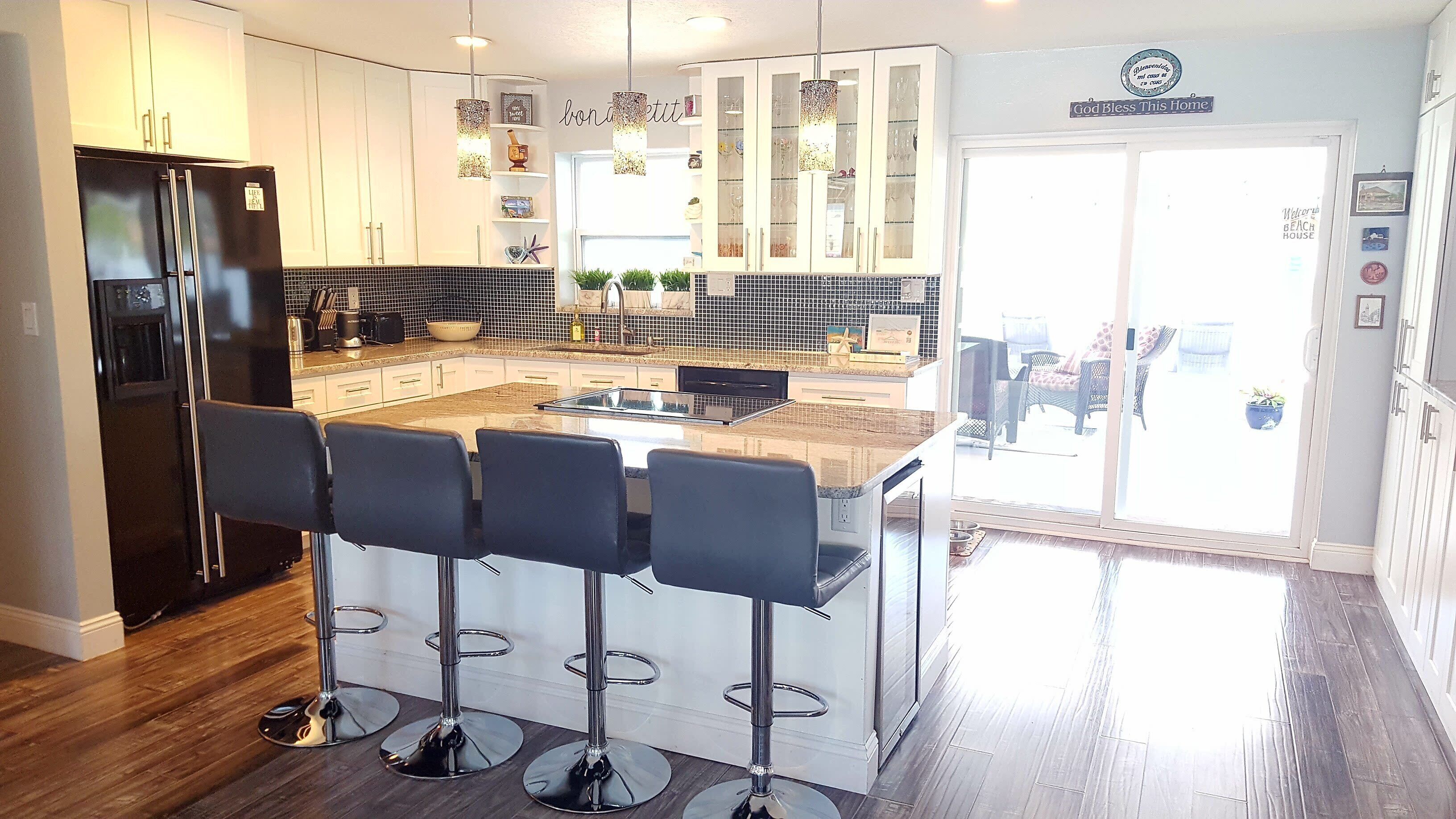 Refrigerador, microondas, horno y parrilla de estufa 