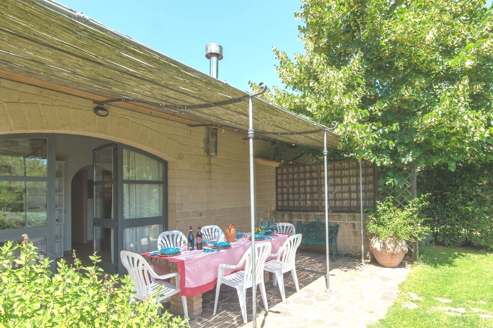 Beautiful villa in the Tuscan countryside (6/8 people), close to the sea